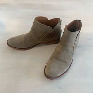 Kork-Ease booties. 8.5 Tan suede. Worn once.